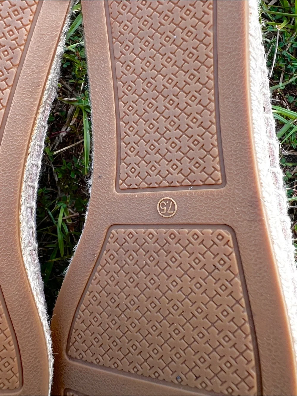 CLEAN Tory Burch size 6 Youth Pink Suede Espadrille Slide